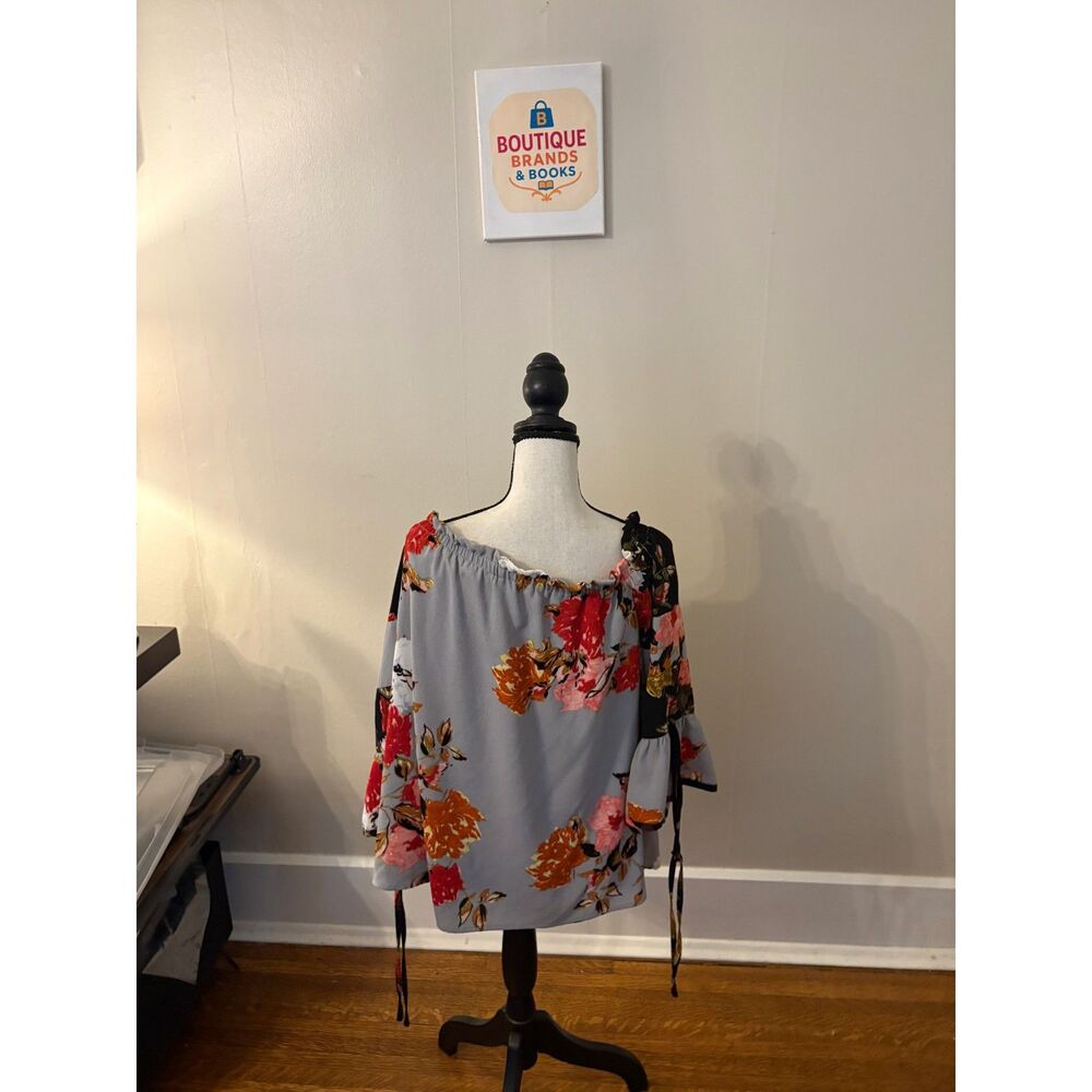 Entro Gray Floral Off Shoulder Peasant Blouse Bell Sleeves l Size Small